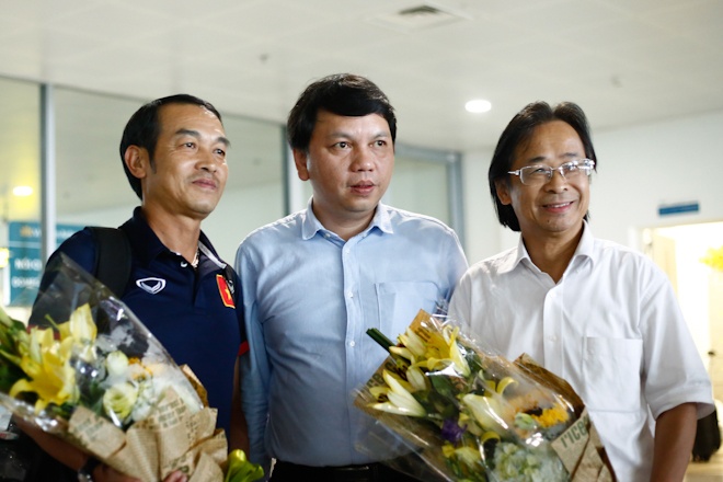 VFF thuong U16 Viet Nam 400 trieu ngay tai san bay Noi Bai hinh anh