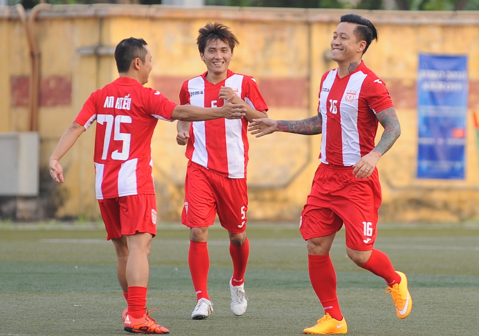 Tuan Hung ghi ban anh 7