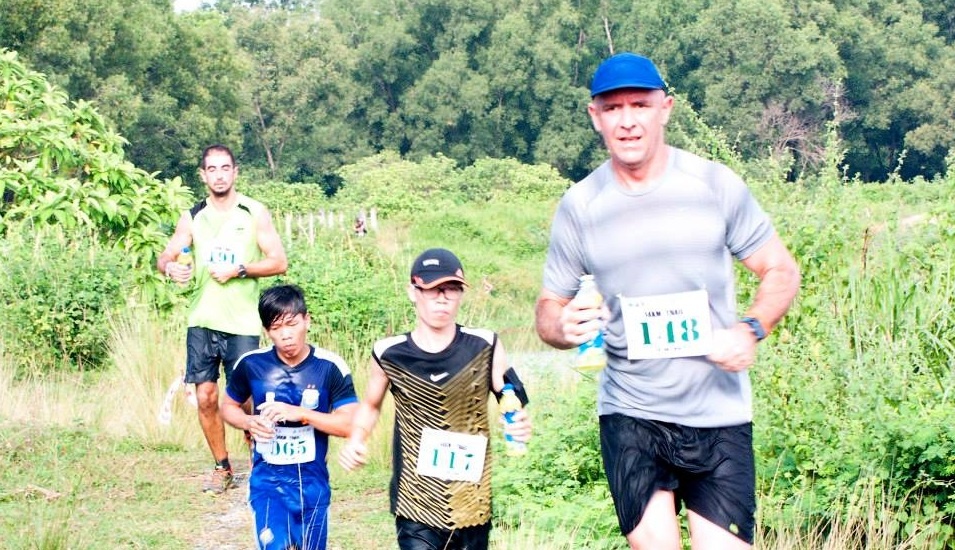 Sinh vien TP.HCM tranh tai o giai chay bo dia hinh 2016 hinh anh