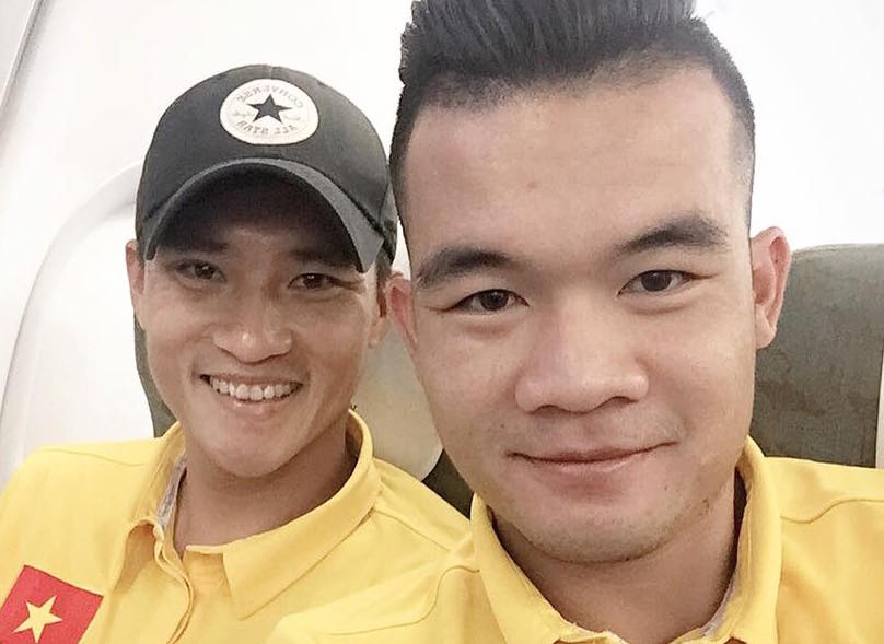 HLV Huu Thang cam hoc tro thuc khuya o Indonesia hinh anh