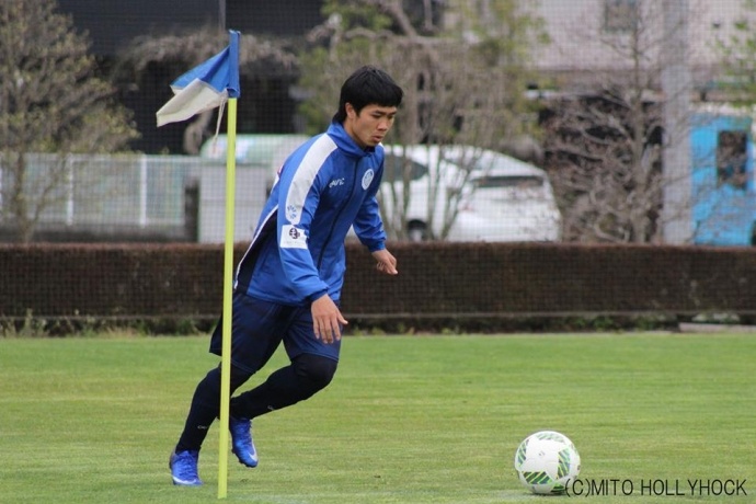 Man trinh dien an tuong cua Cong Phuong truoc tran gap Yokohama FC hinh anh