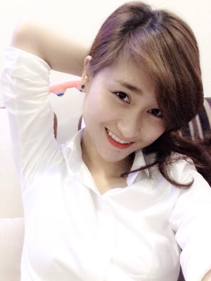 tuyen thu VN mua qua tang ban gai anh 2