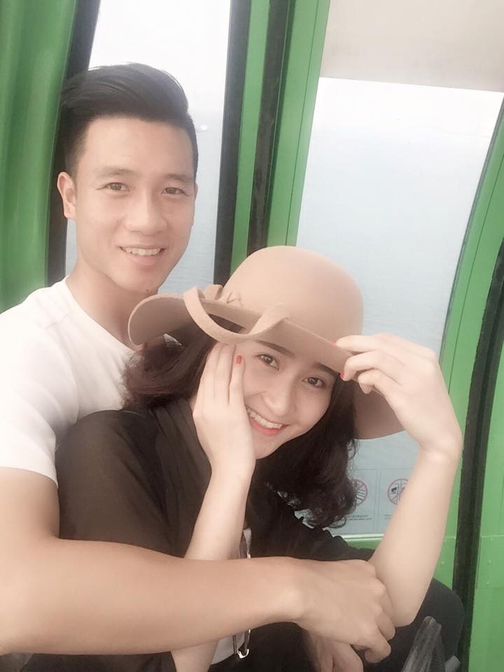 tuyen thu VN mua qua tang ban gai anh 4