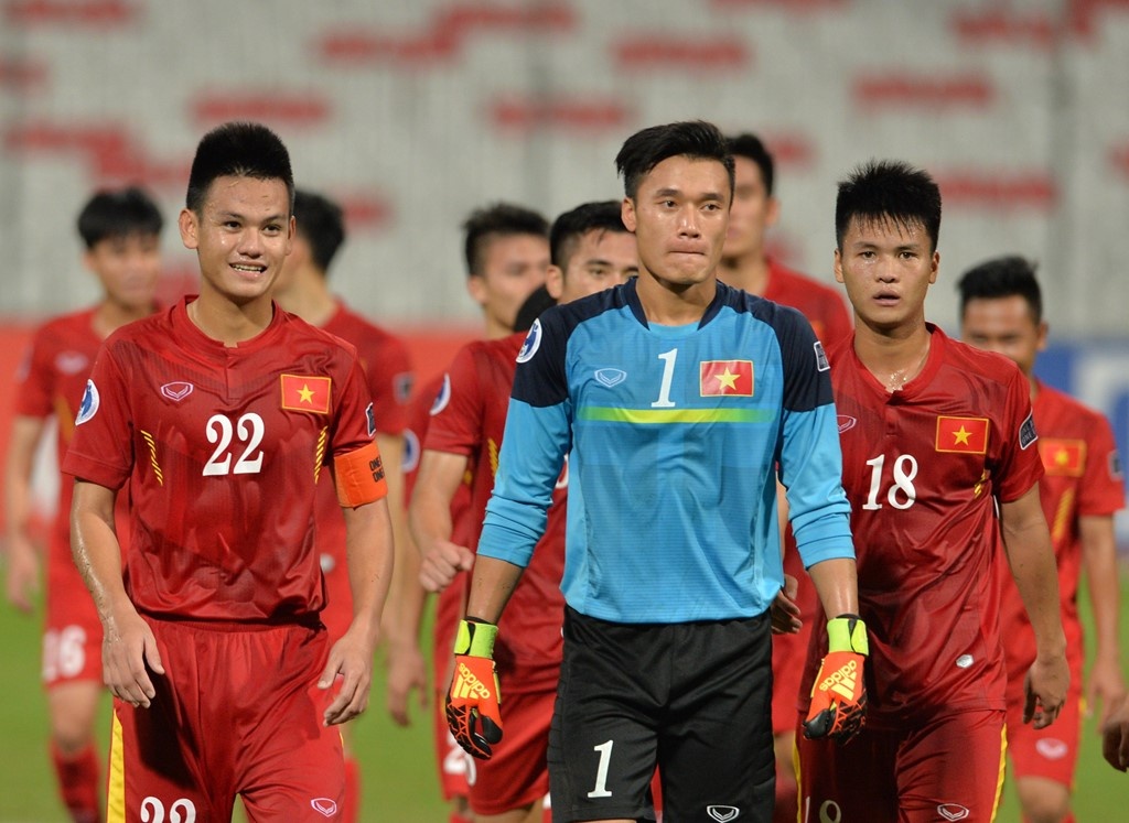 U19 Viet Nam quyen gop ung ho mien Trung hinh anh