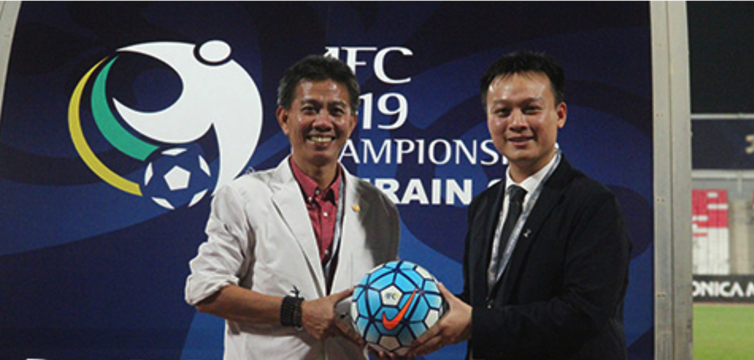 AFC tang VFF trai bong dua U19 Viet Nam du World Cup hinh anh
