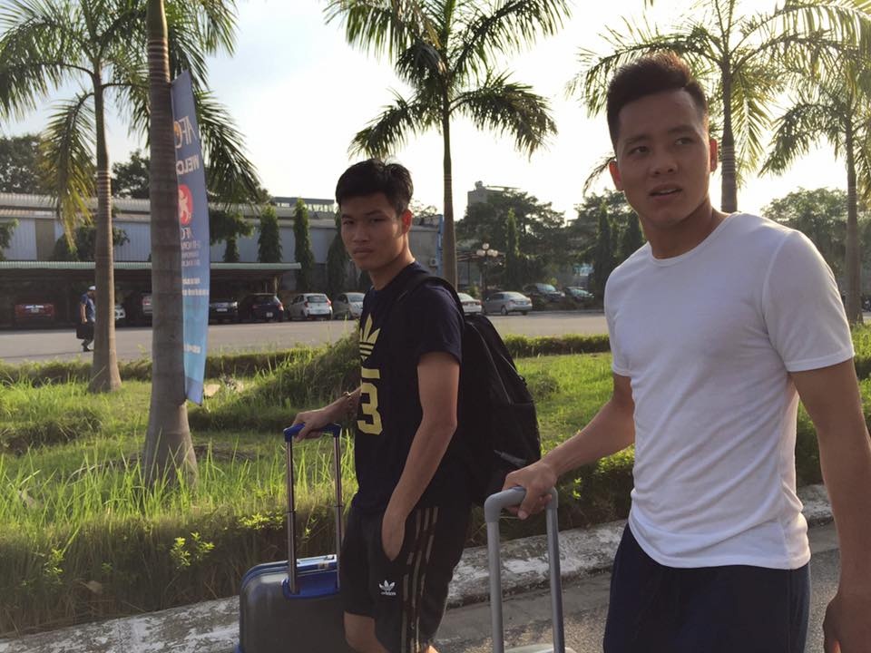 U22 Viet Nam hoi quan voi anh 1