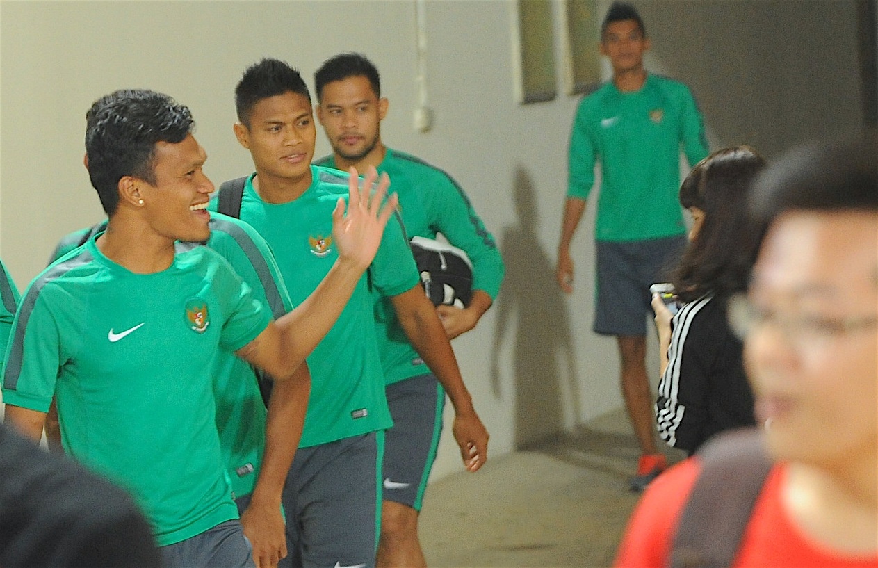 Indonesia treu gheo fan nu Viet Nam anh 1