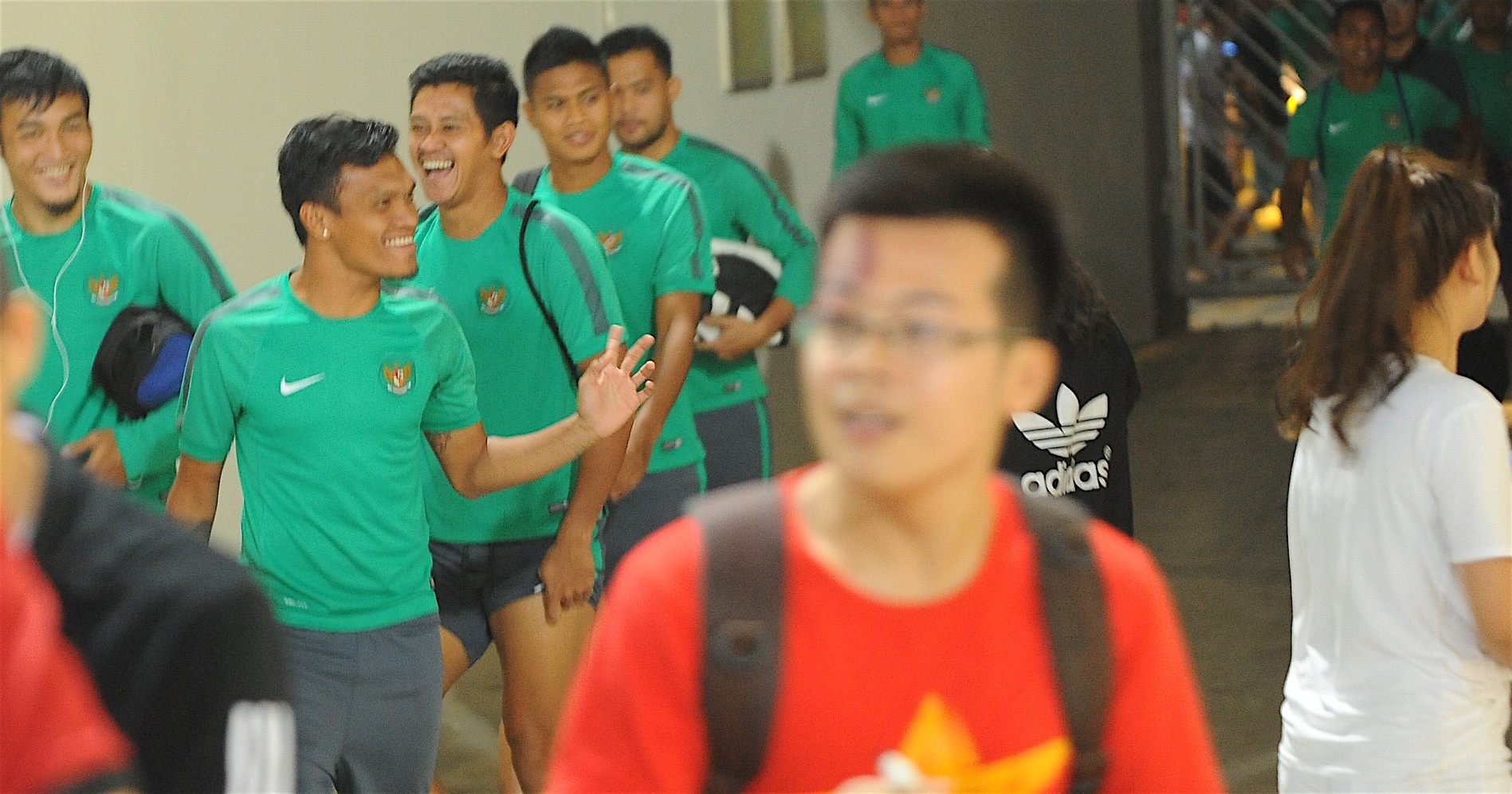 Indonesia treu gheo fan nu Viet Nam anh 2