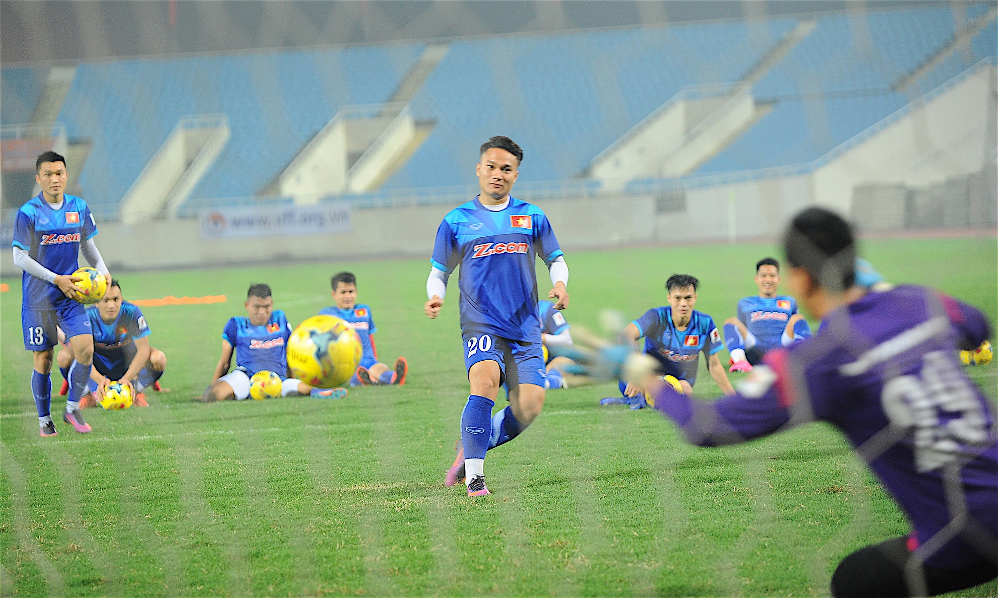 Indonesia treu gheo fan nu Viet Nam anh 7