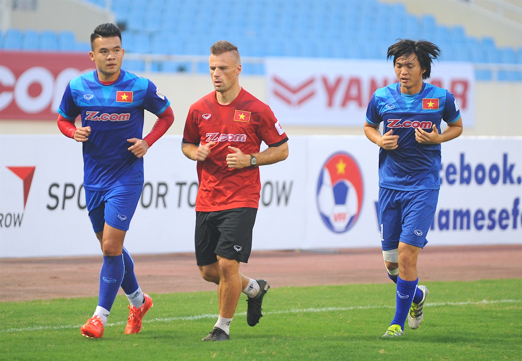 Indonesia treu gheo fan nu Viet Nam anh 8