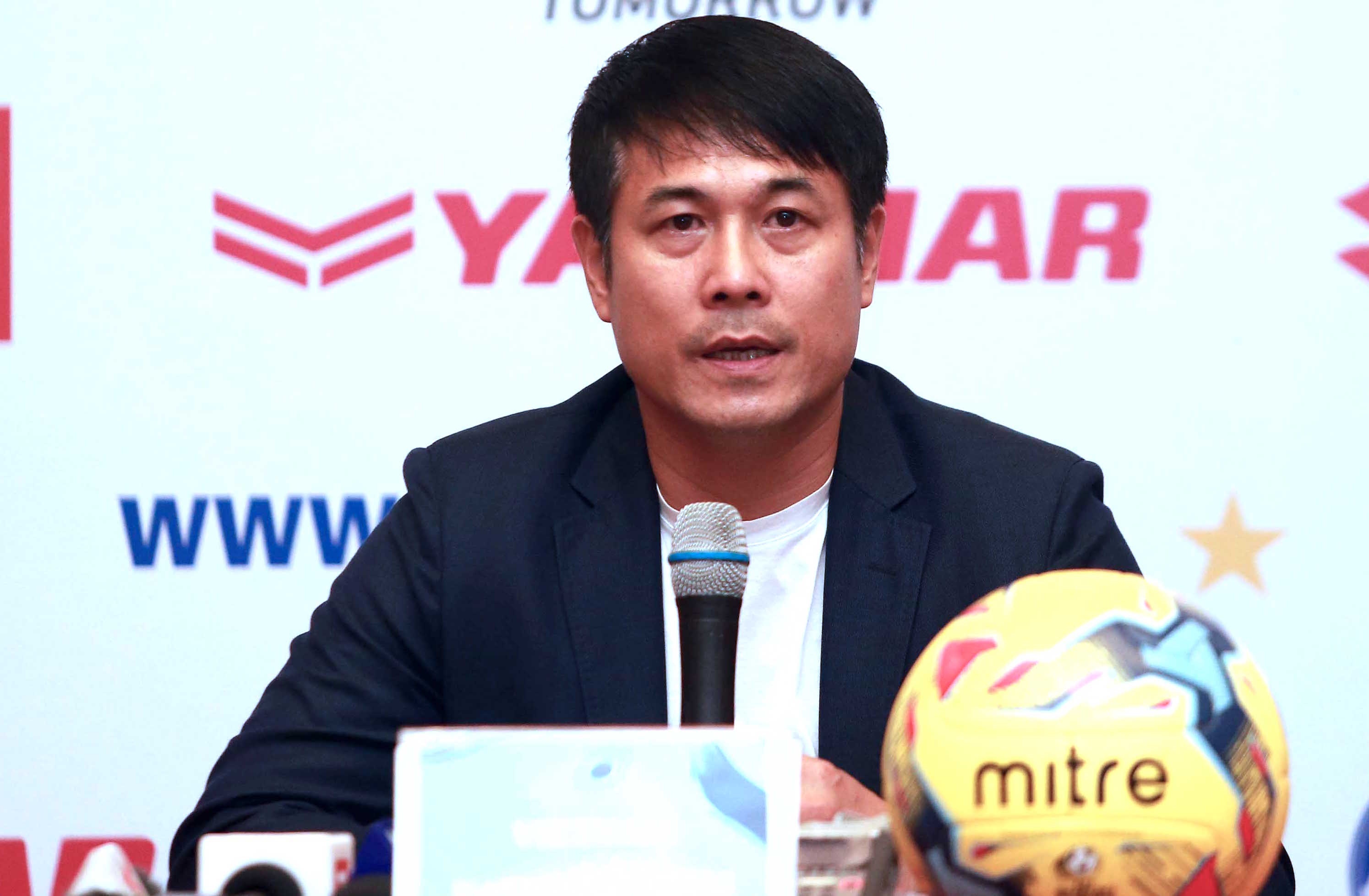 HLV Huu Thang: 'DTVN phai ap dat loi choi len Indonesia' hinh anh