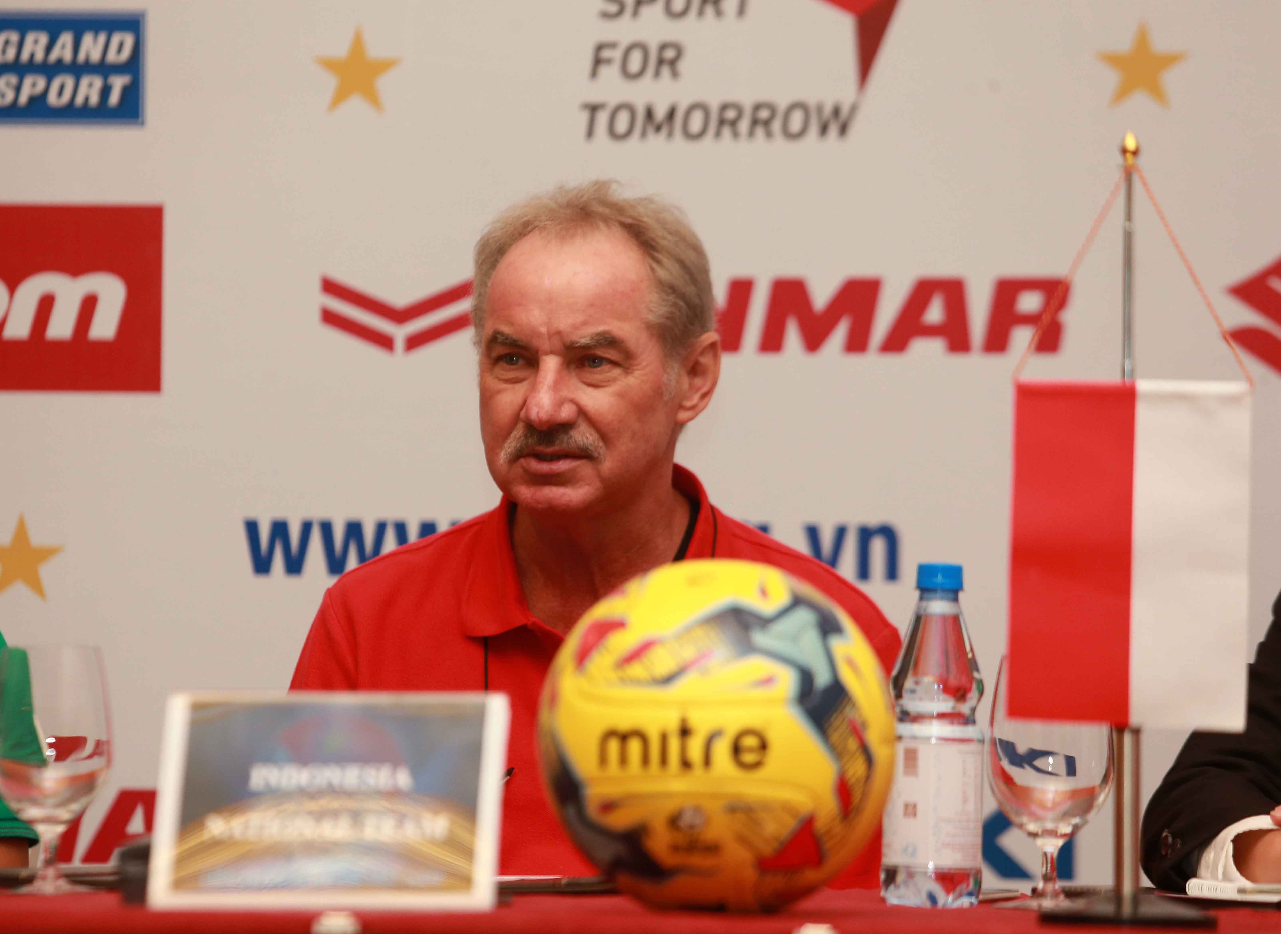HLV Alfred Riedl: 'Trong tai thien vi Indonesia o qua 11 m' hinh anh