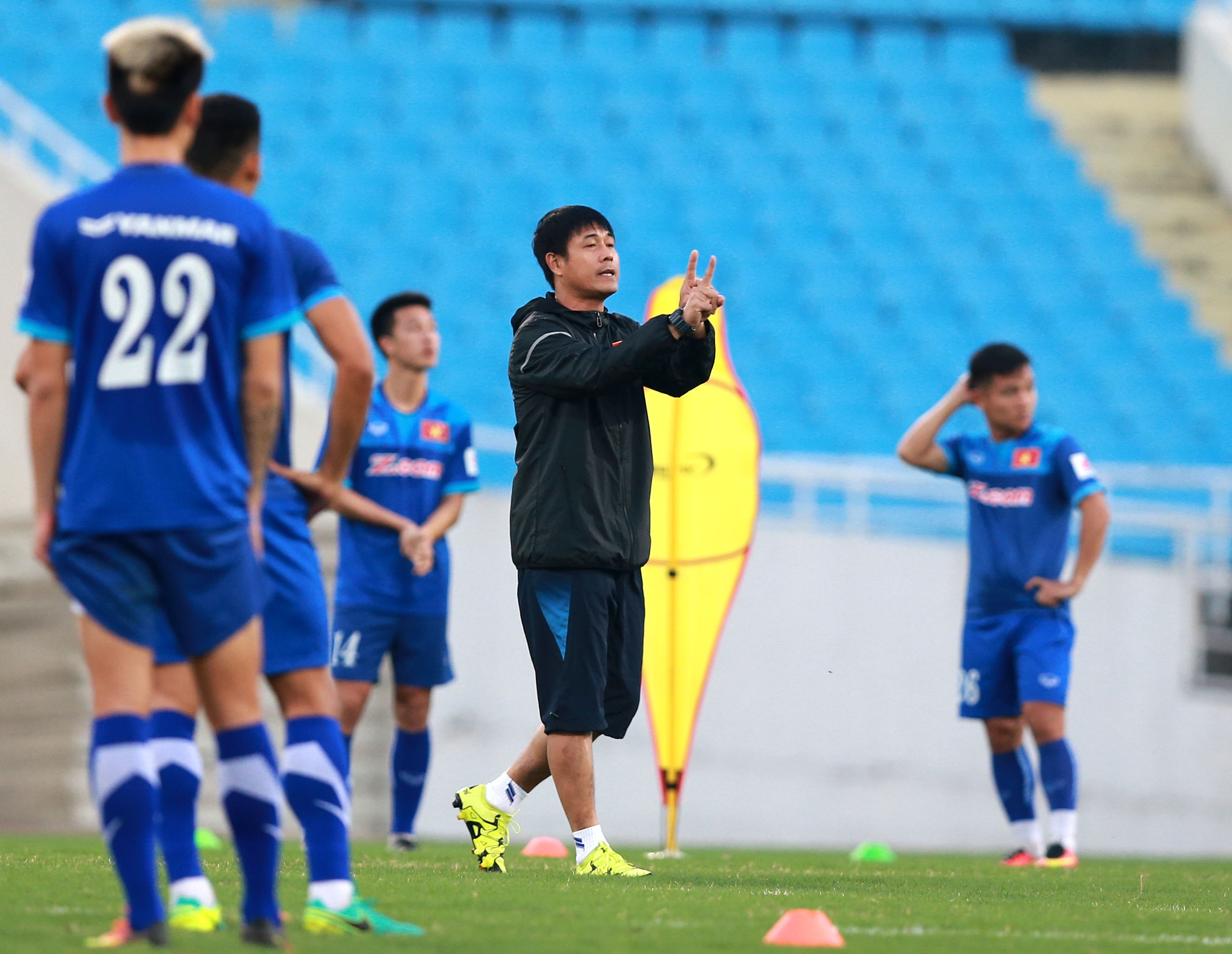 HLV Hữu Thắng chốt danh sách ảnh 1 HLV Huu Thang chot danh sach anh 1