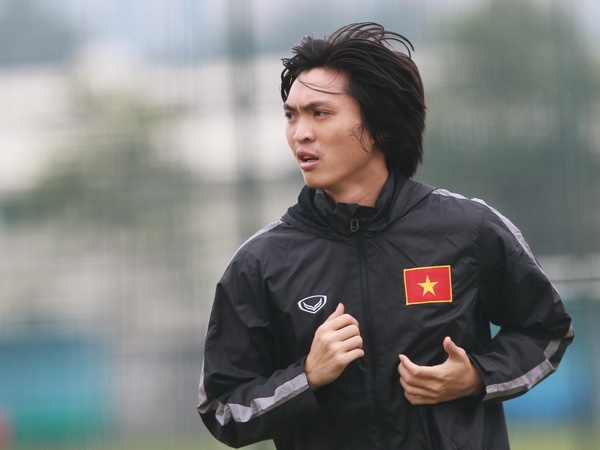 HLV Huu Thang nen loai Tuan Anh vi tuong lai cua cau thu nay hinh anh