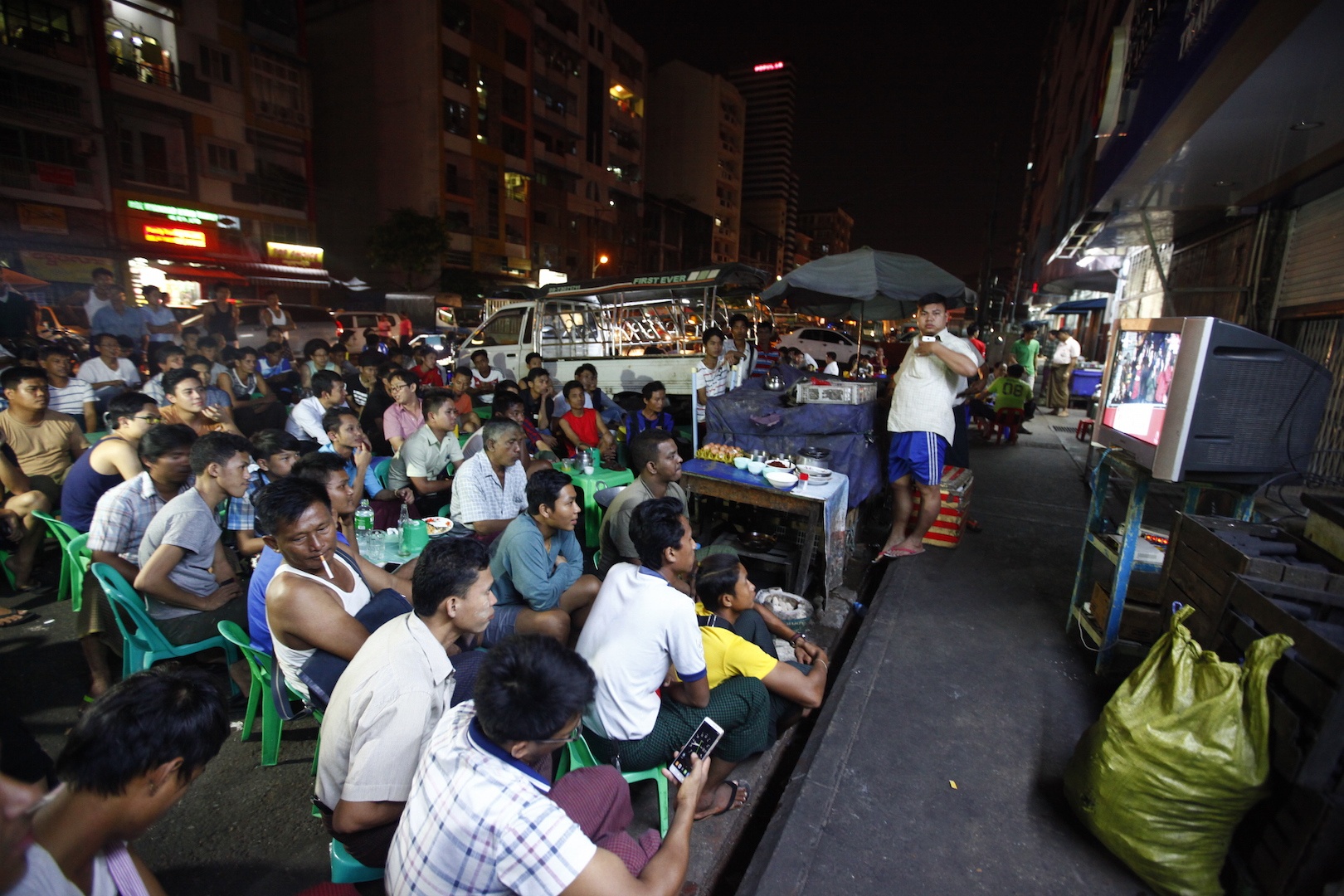 Xem Mu vs Arsenal o Myanmar anh 2