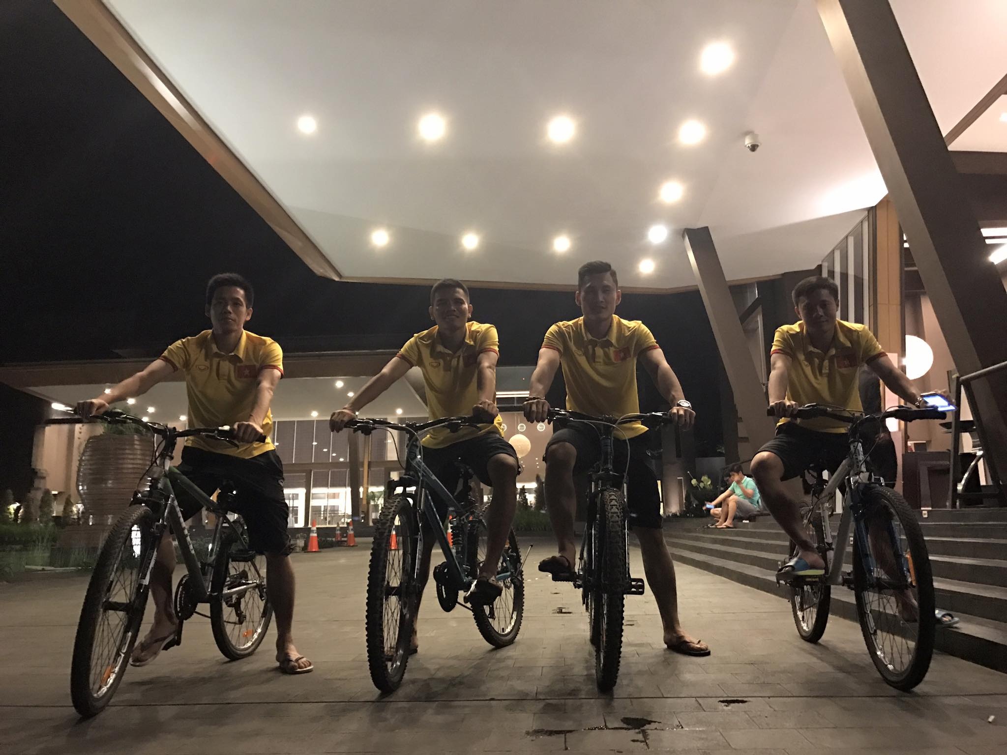 Tuyển Việt Nam tập thả lỏng ảnh 6 Tuyen Viet Nam tap tha long anh 6