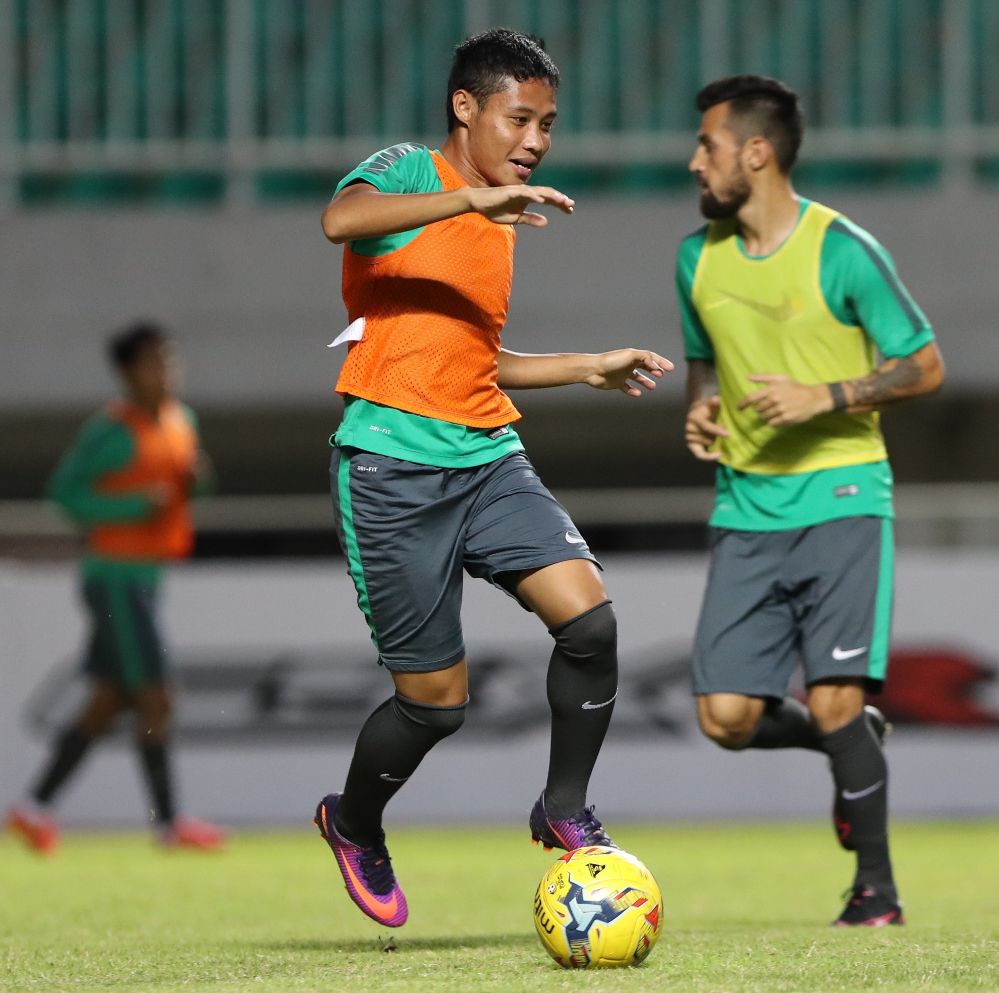 Alfred Riedl sua san Pakansari anh 2