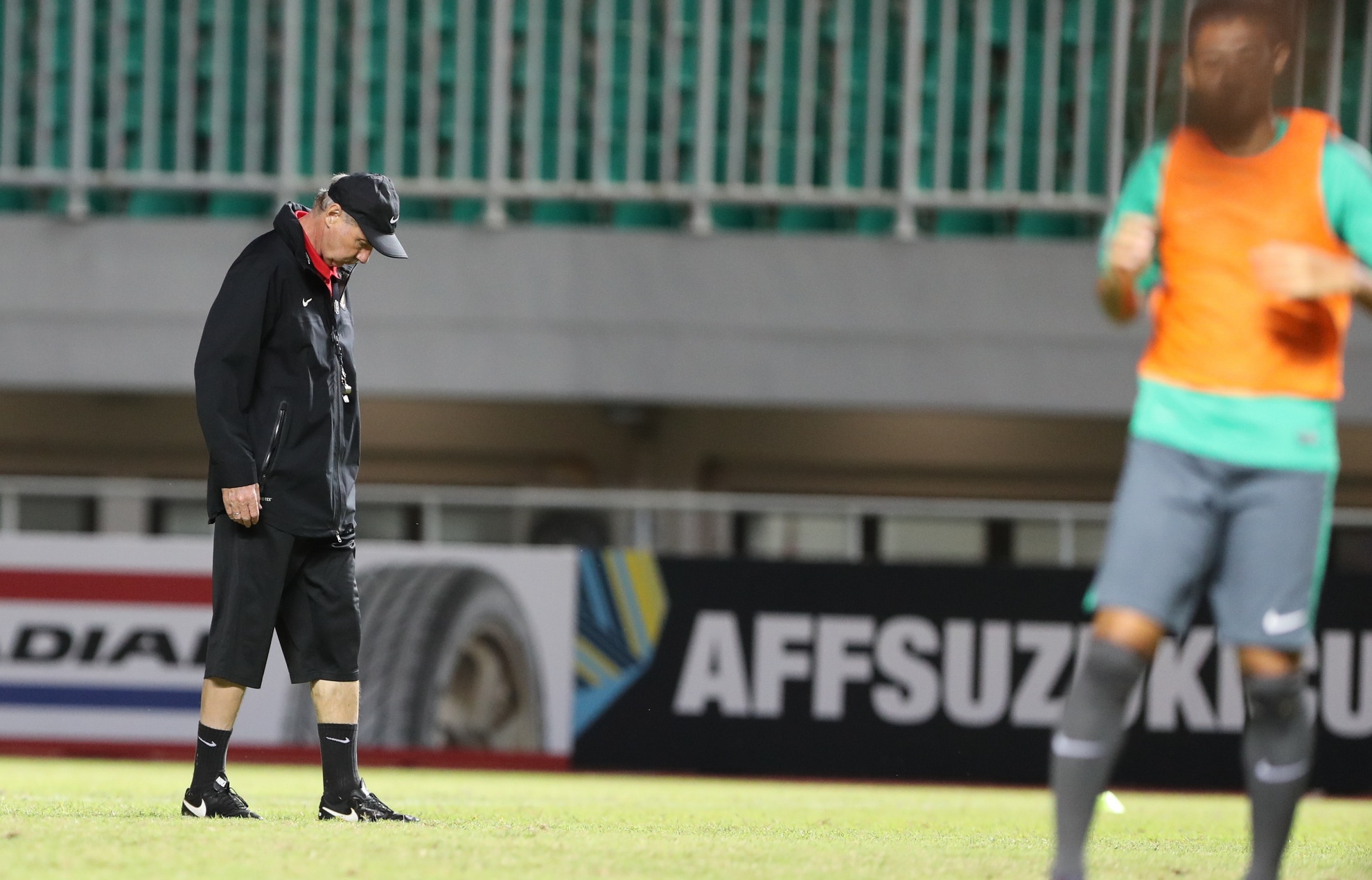 Alfred Riedl sua san Pakansari anh 6