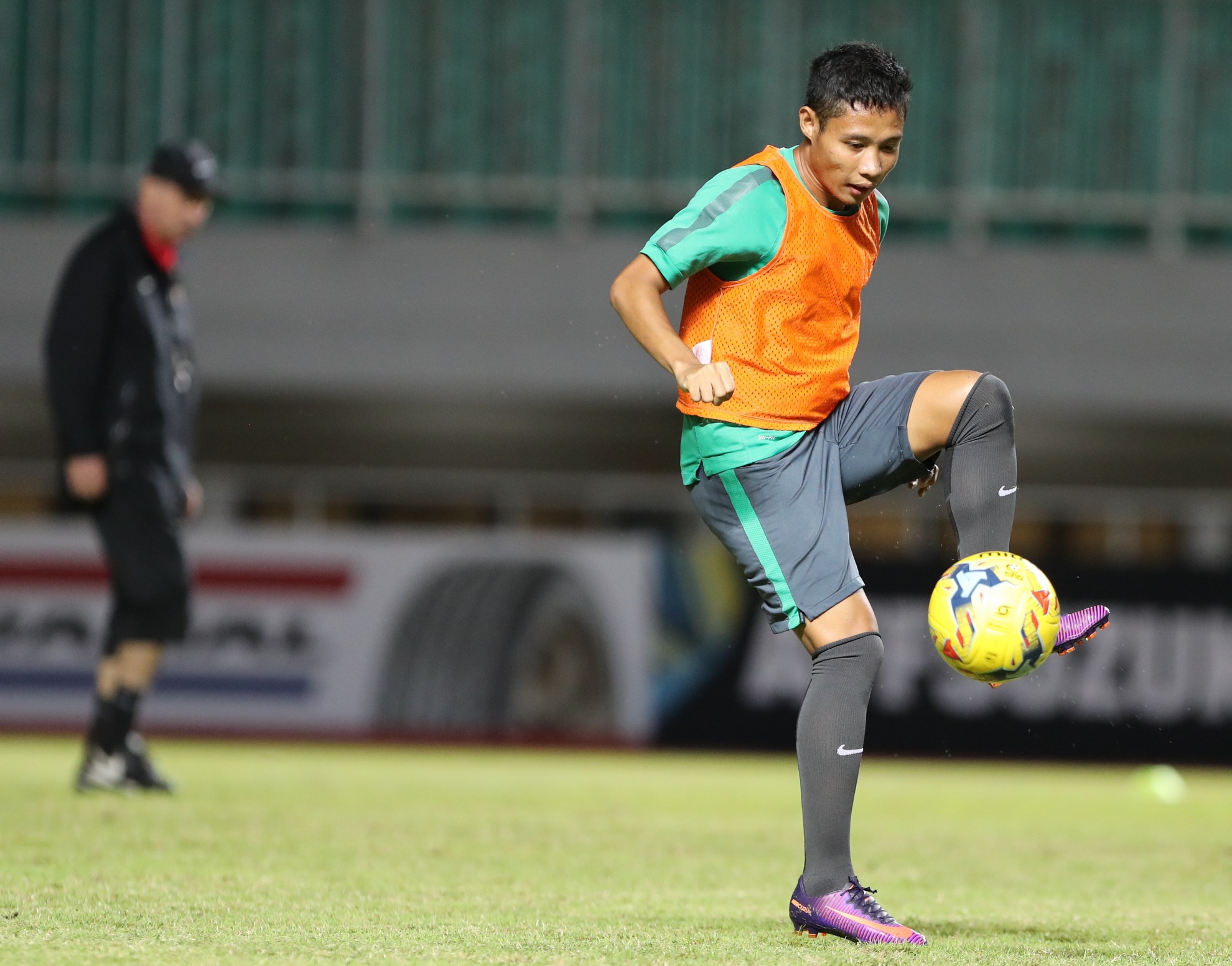 Alfred Riedl sua san Pakansari anh 7