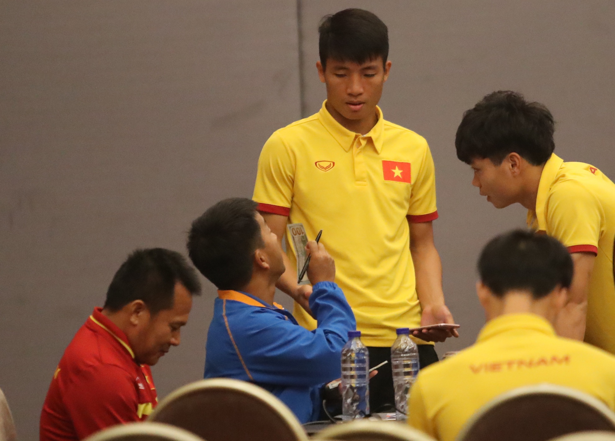 Tuyen Viet Nam mo bang xem Indonesia anh 2