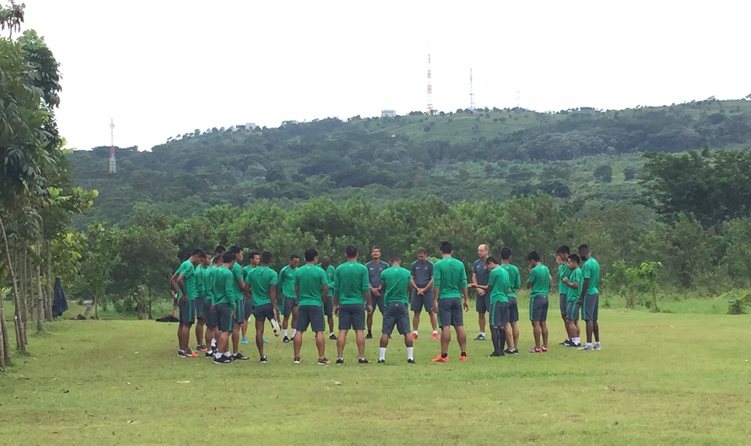 Indonesia tap truoc gio da VIet Nam anh 1