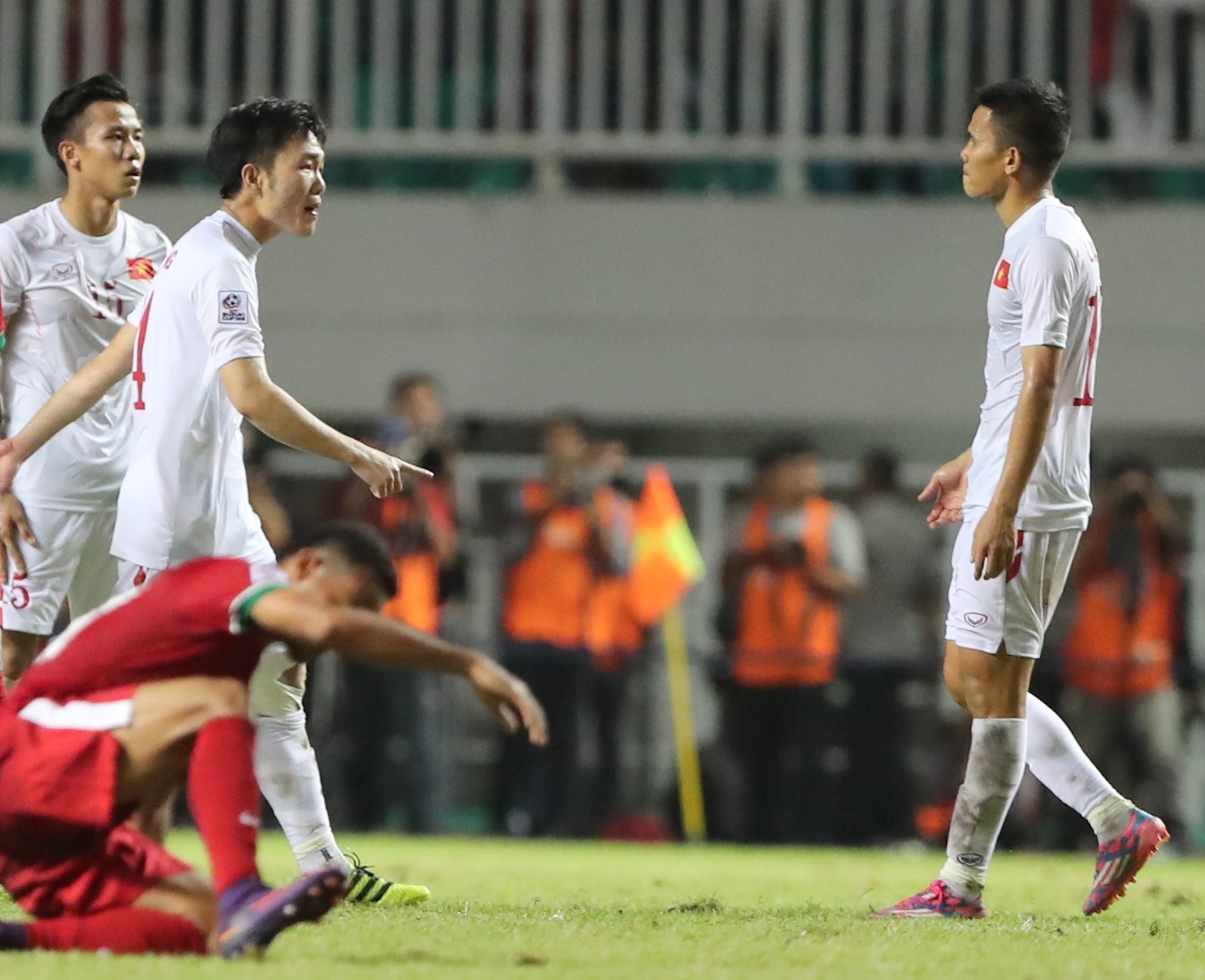 Xuan Truong ho hao dong doi sau tran thua anh 3