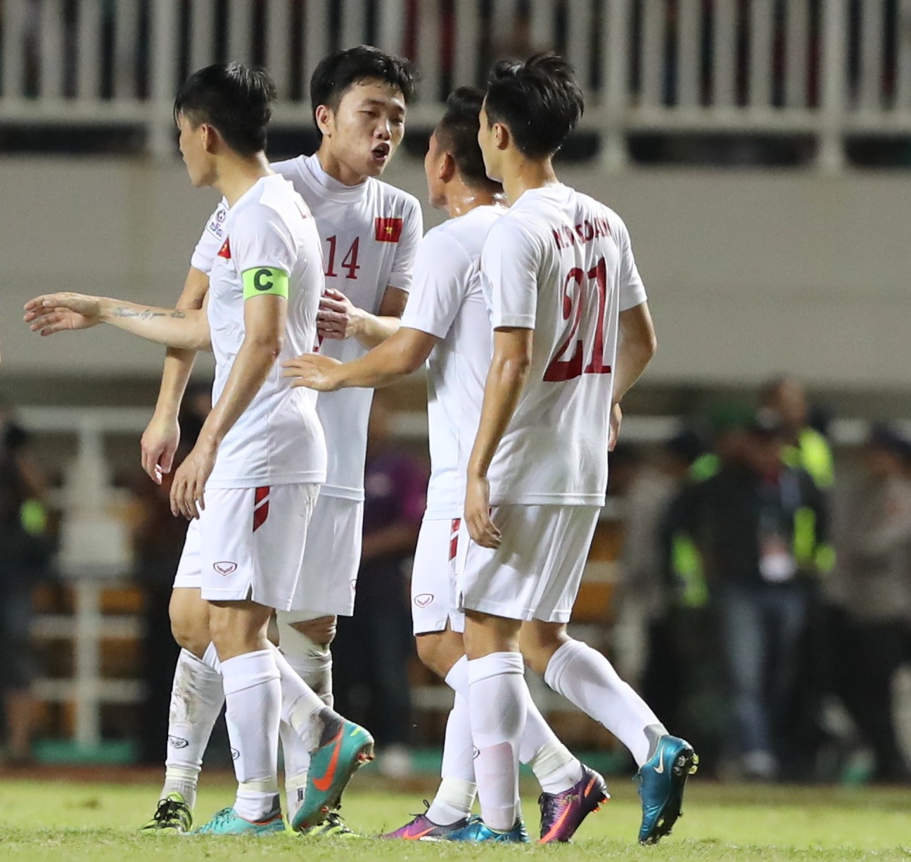 Xuan Truong ho hao dong doi sau tran thua anh 4