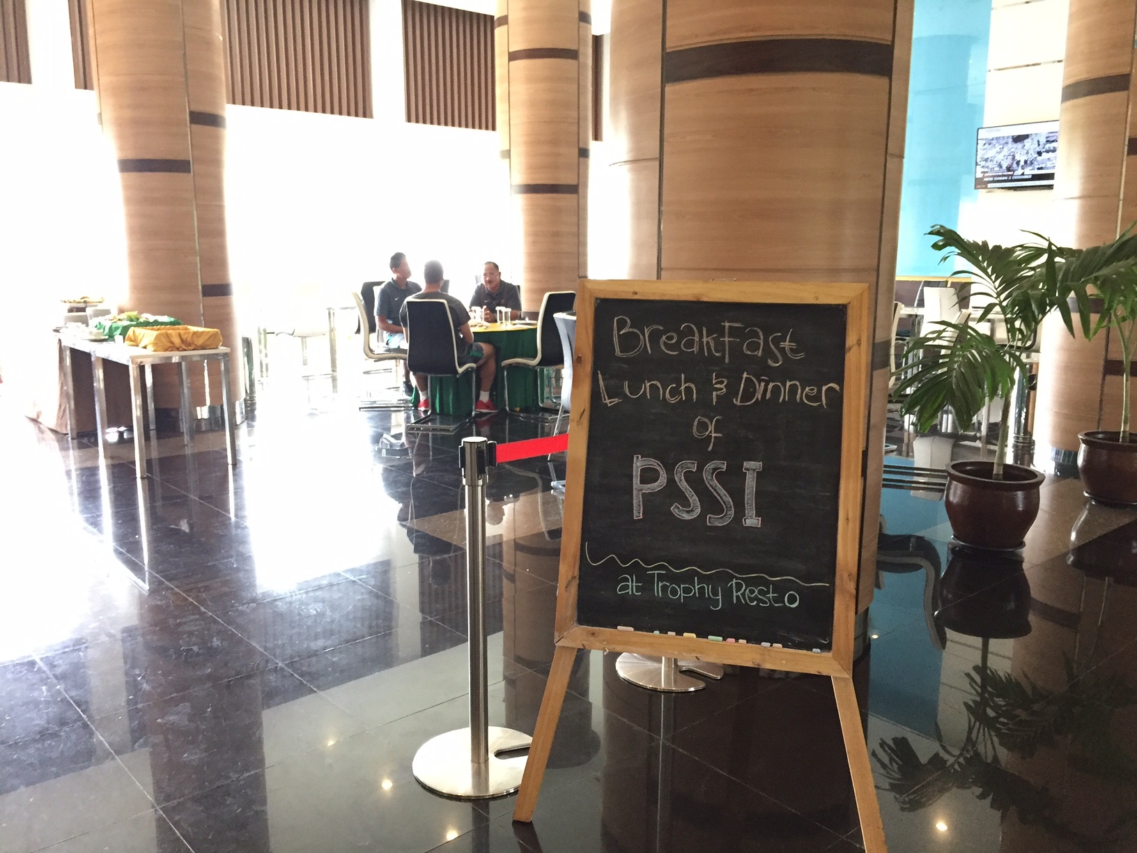 Indonesia dai an ngon truoc khi sang VN anh 2