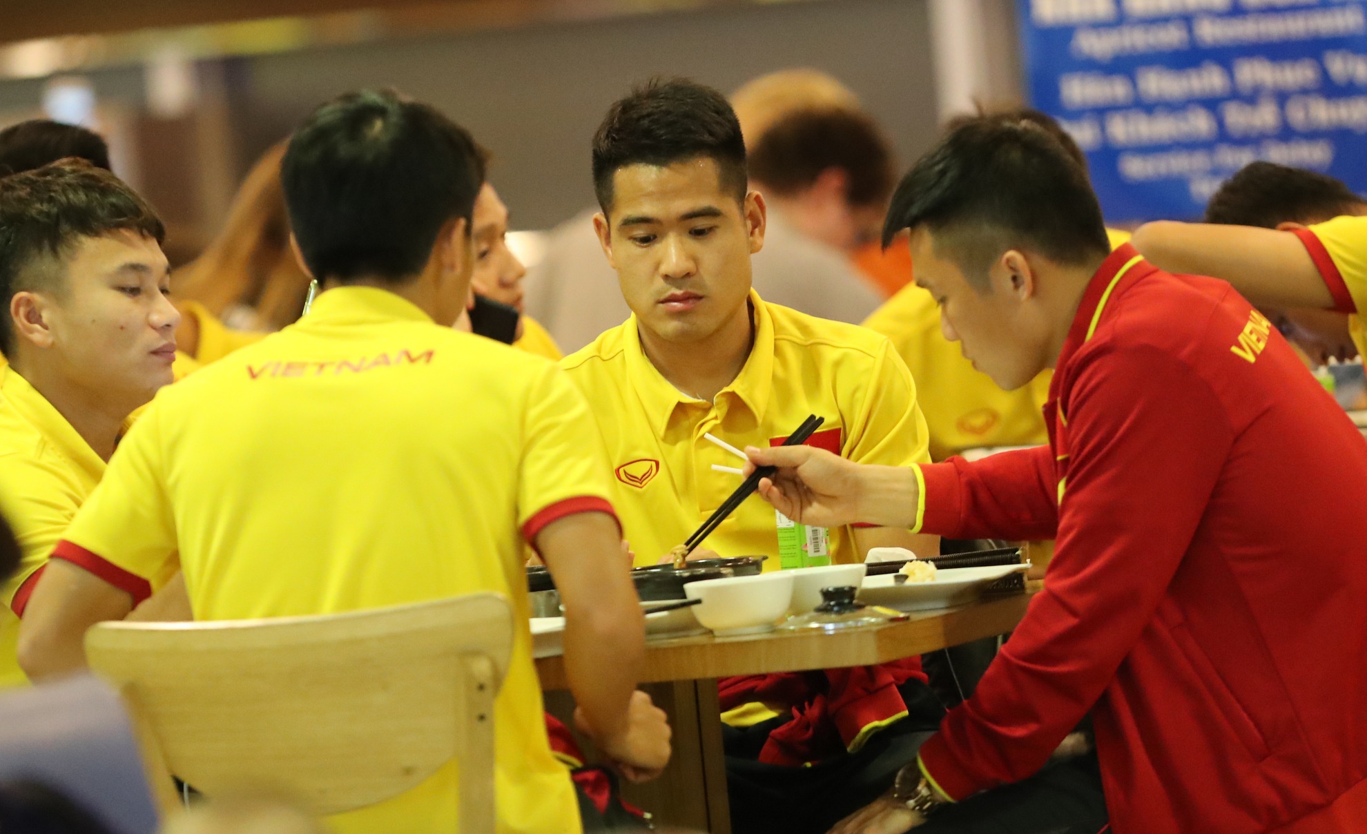 Tuyen Viet Nam ve toi Noi Bai anh 2