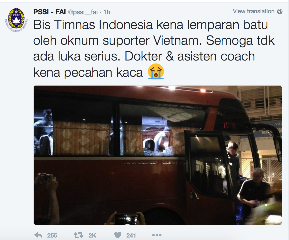 Xe bus cho Indonesia bi tan cong anh 1
