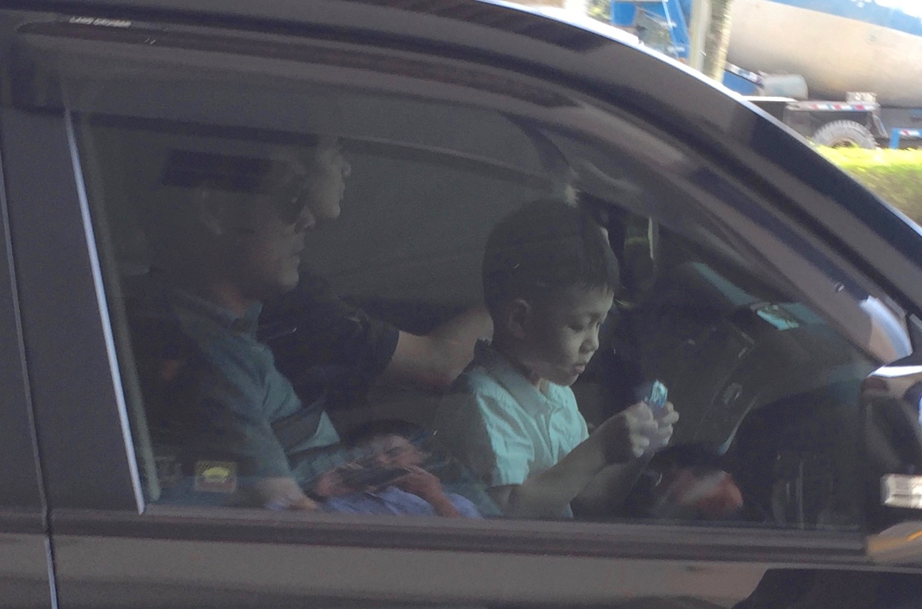 Hai con trai don HLV Huu Thang roi doi tuyen hinh anh