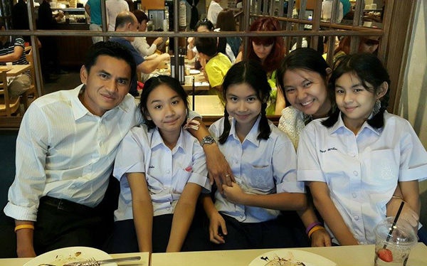 Con gai Kiatisak ngo doc thuc pham anh 2