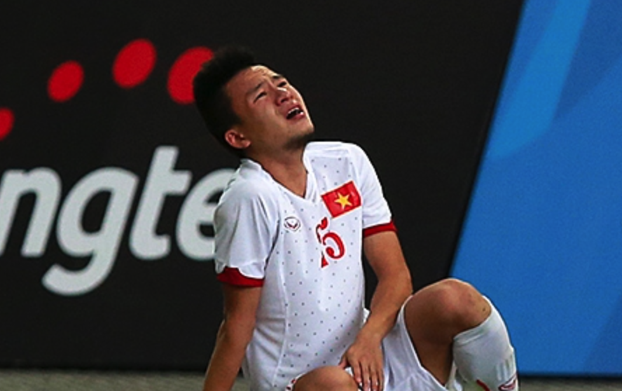 Vo Huy Toan gay tay o tran giao huu truoc them V.League 2017 hinh anh