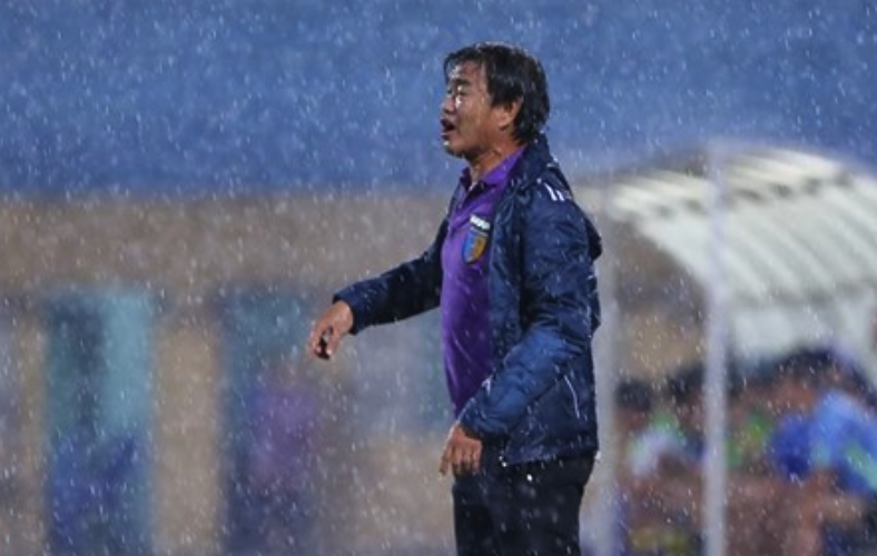 Ha Noi T&T ngai nhat HLV Phan Thanh Hung hinh anh