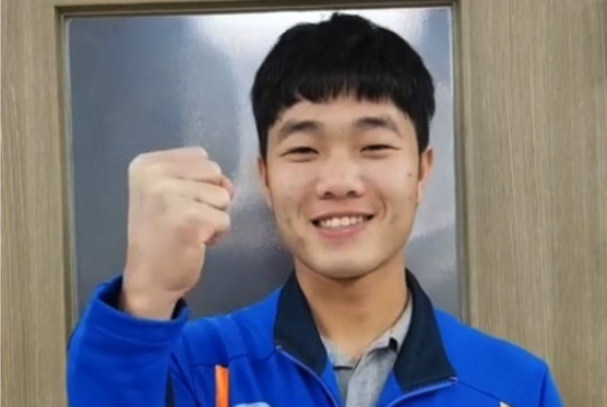 AFC nham Xuan Truong voi hau ve CLB Quang Ninh hinh anh