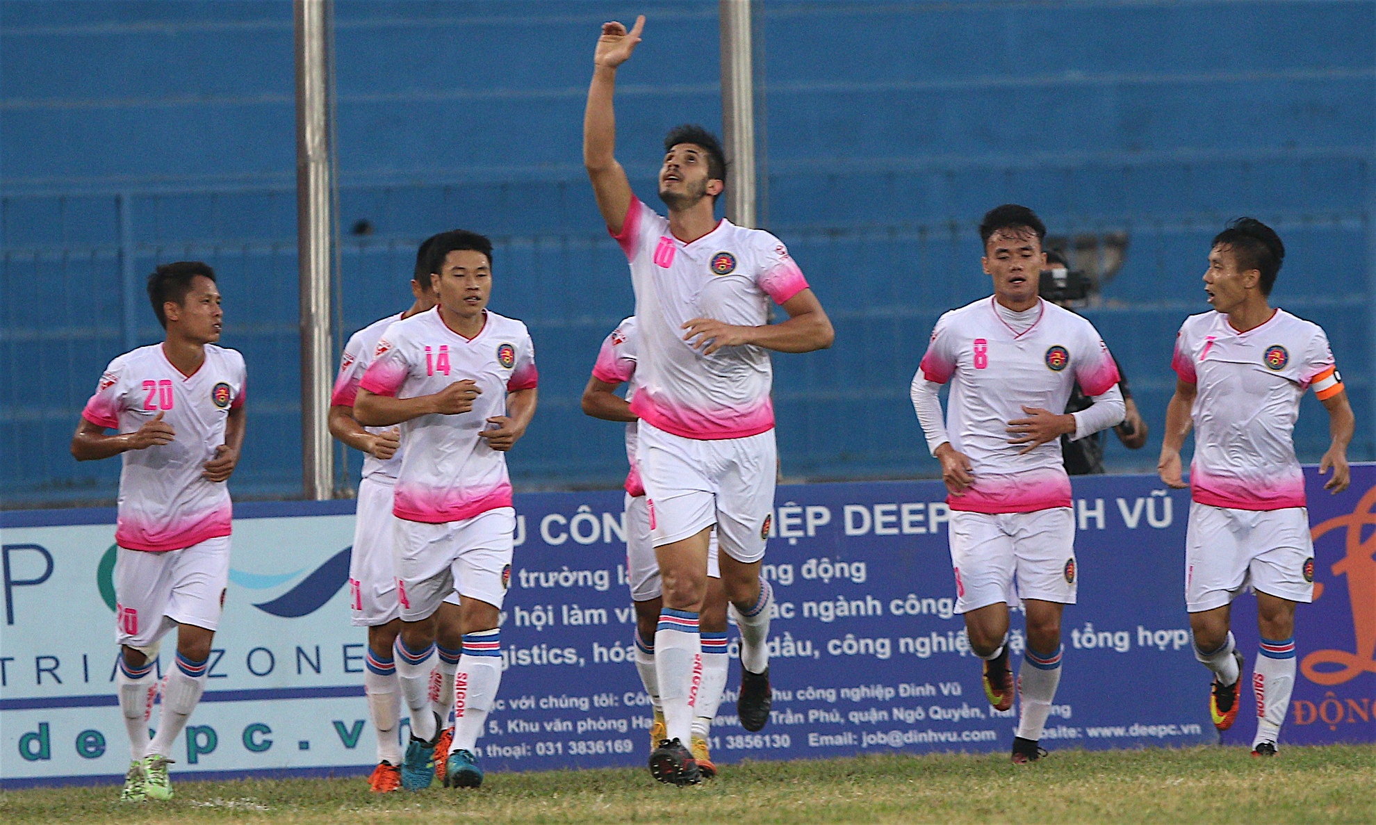 Binh luan V.League tu quan tra da, anh 7