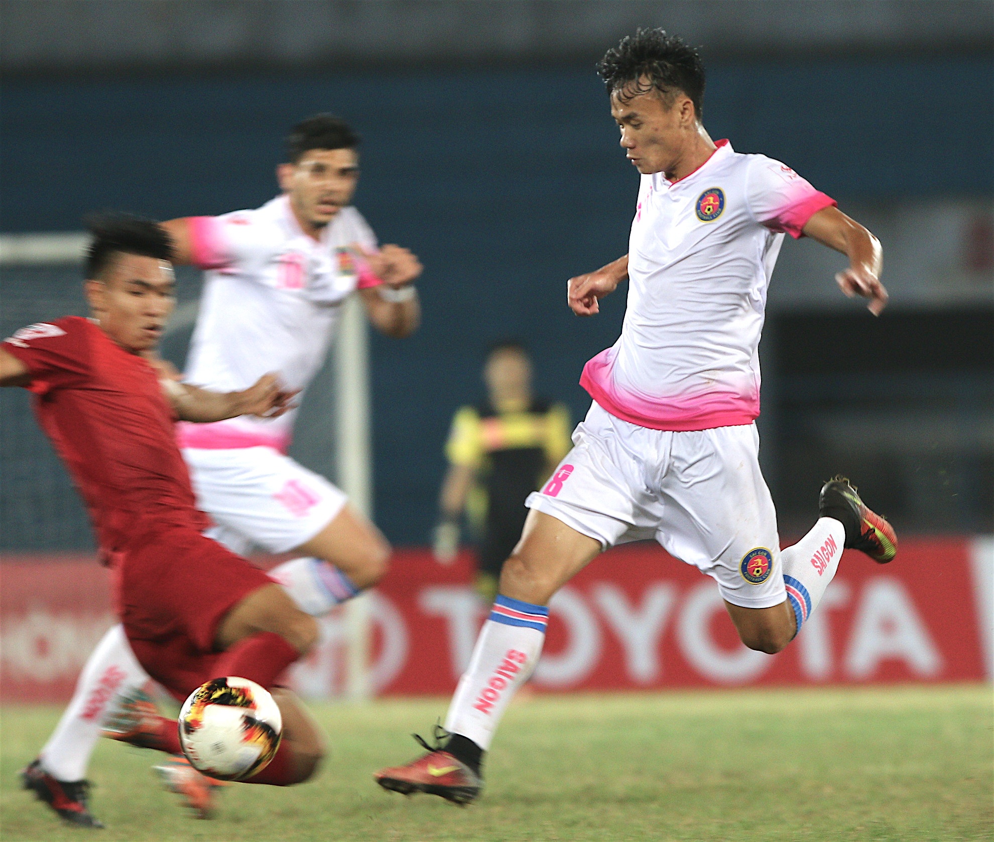 Binh luan V.League tu quan tra da, anh 8