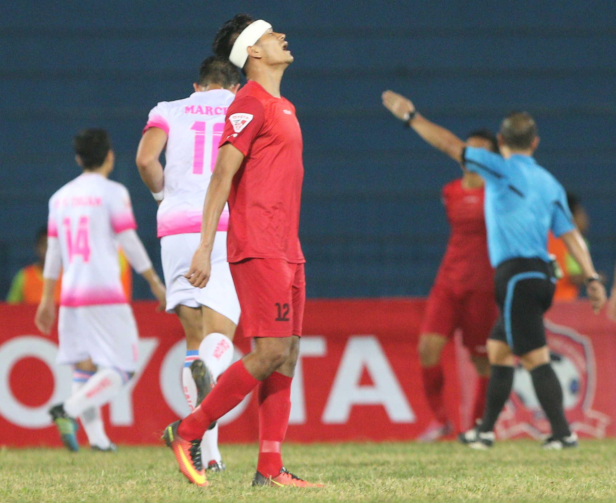 Binh luan V.League tu quan tra da, anh 9