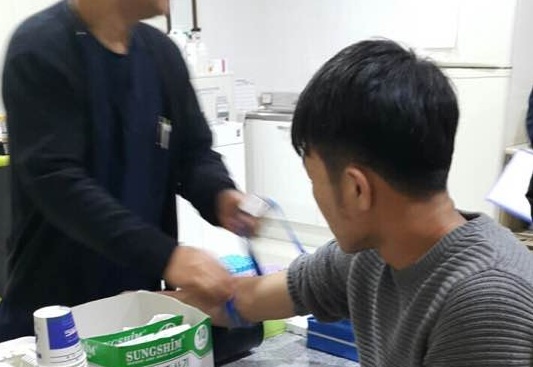 Gangwon FC kiem tra suc khoe Xuan Truong hinh anh