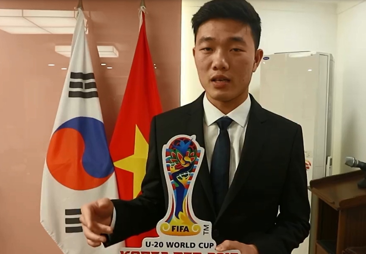 Video Xuan Truong gui loi chuc toi U20 Viet Nam bang tieng Anh hinh anh