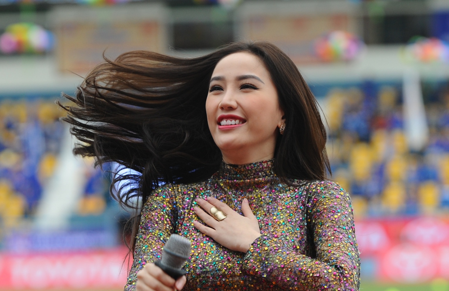 Ca si Tuan Hung, Bao Thy khuay dong san Cam Pha hinh anh