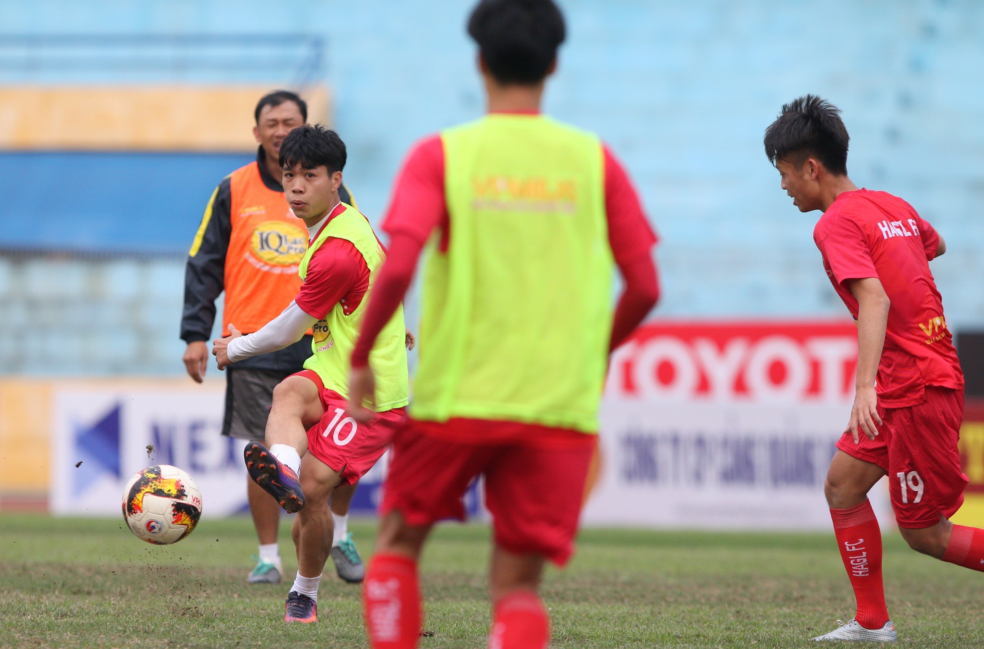 Cong Phuong va HAGL tap truoc tran Ha Noi anh 3