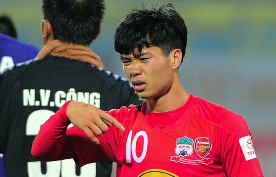 Cong Phuong van kho tho va dang duoc bac si theo sat hinh anh