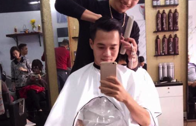 Van Toan doi kieu toc don nam moi 2017 hinh anh