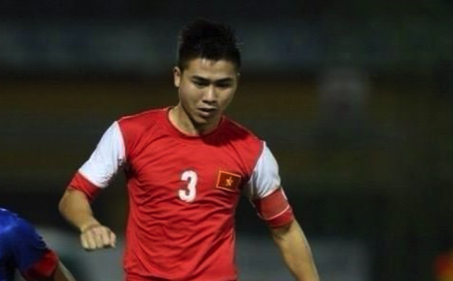 Cau thu SLNA dam gay mui doi thu bi treo gio 5 tran hinh anh