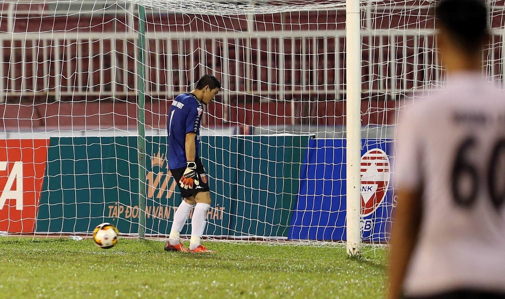 Bo truong chi dao phat nghiem CLB Long An hinh anh