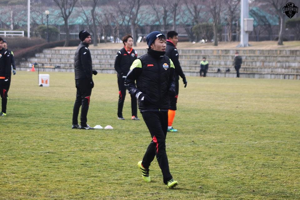 Video Xuan Truong thu suc sut xa tren san tap tai Han Quoc hinh anh