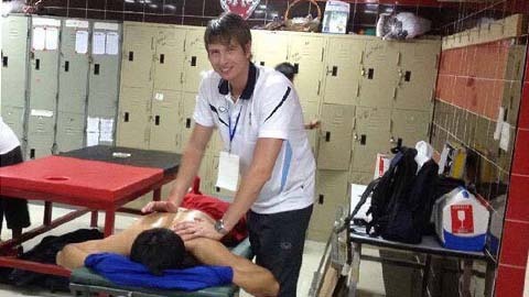 VFF ky hop dong voi nguoi cu cua DT Thai Lan hinh anh