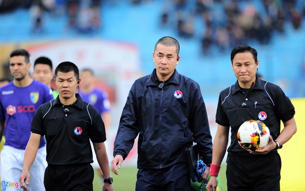 Bi VPF phan doi, trong tai Thu van duoc cam coi V.League hinh anh