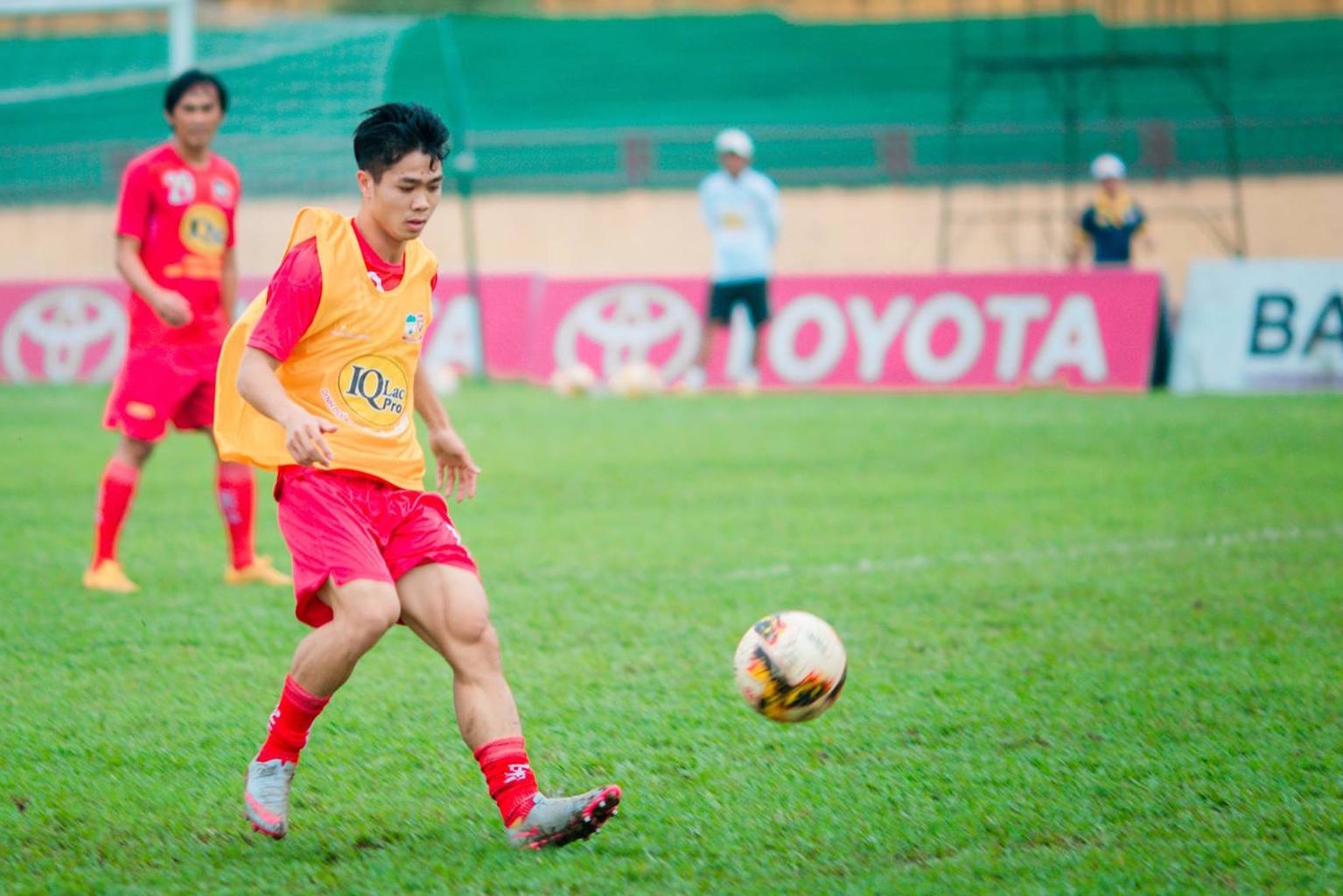 Cong Phuong tro ve san Vinh anh 4